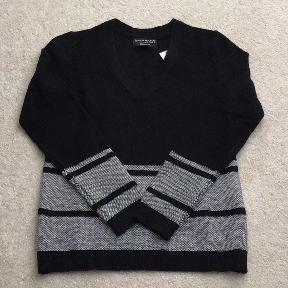 Banana Republic Italian Yarn V-neck Sweater